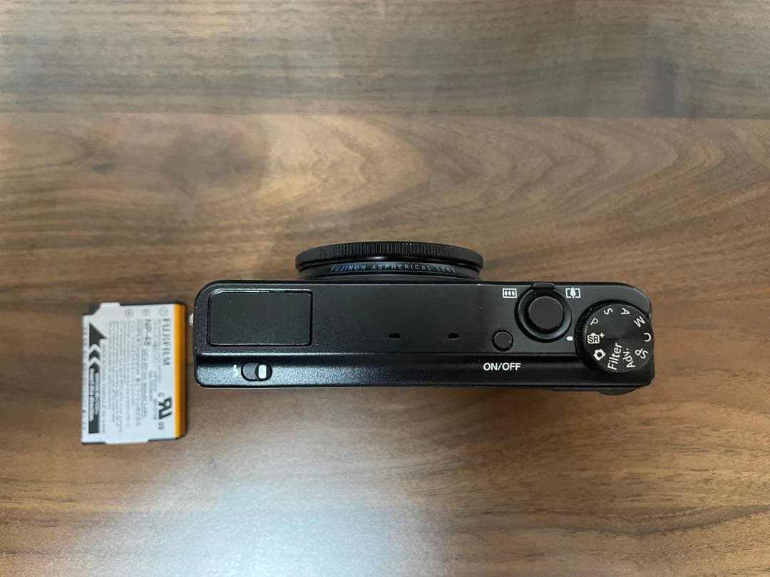 デジタルカメラ FUJIFILM XQ1