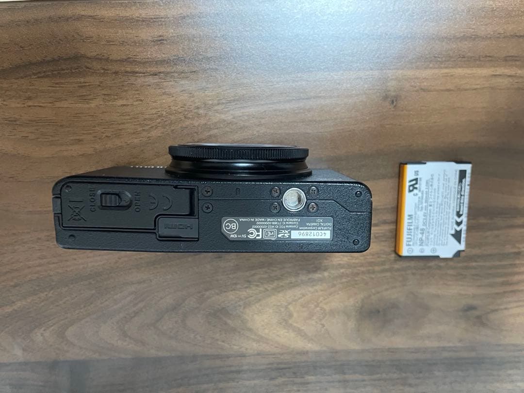 デジタルカメラ FUJIFILM XQ1