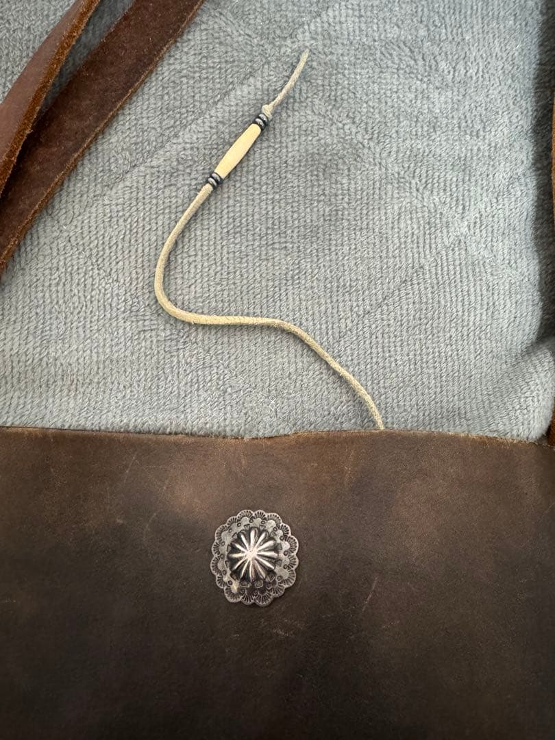 BrownBrown レザートートバッグ コンチョ付き