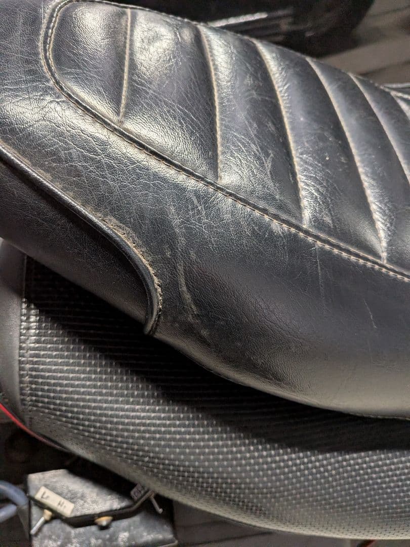 ハーレー　サンダンス コブラシート TC88 ソフテイル