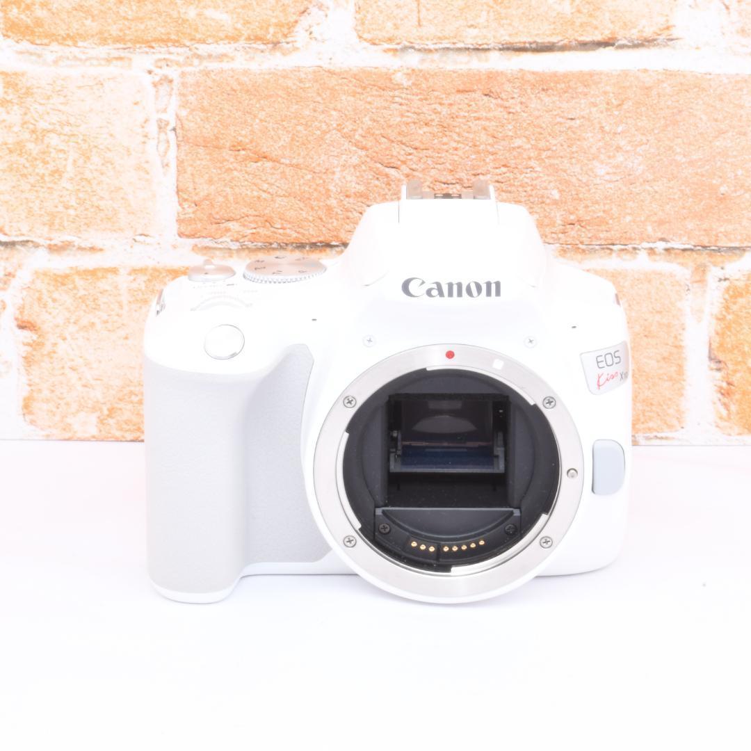 希少カラー✨Canon Kiss X10✨ホワイト✨カメラバッグつき♪