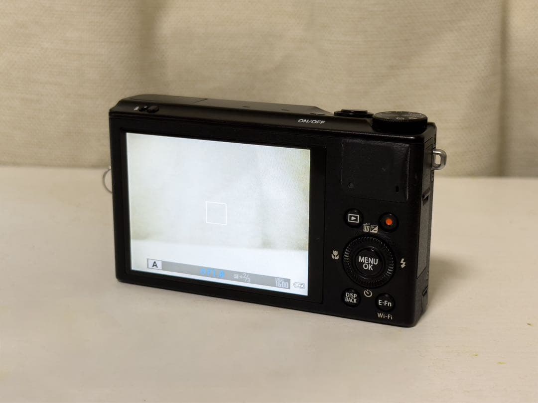 美品　Fujifilm XQ1 コンパクトデジタルカメラ