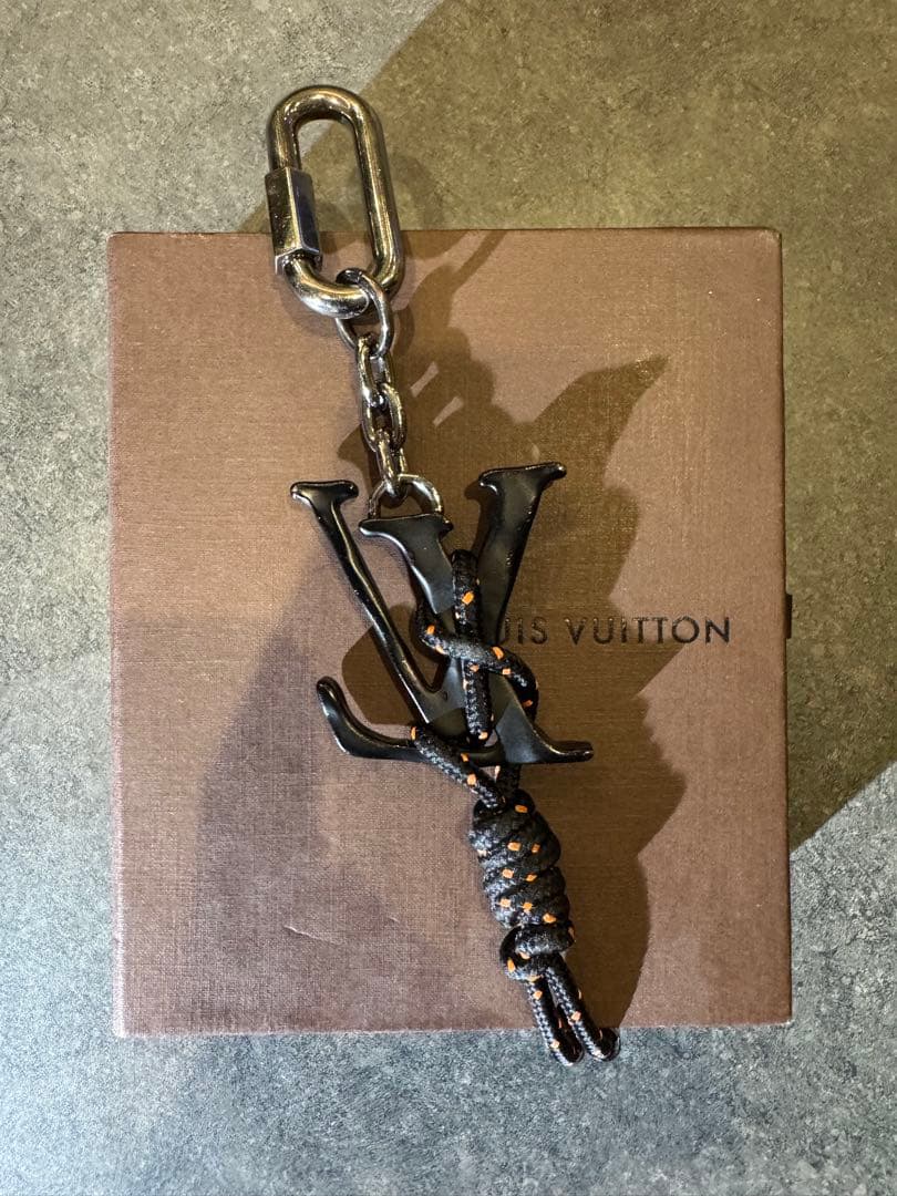 Louis Vuitton ロゴキーホルダー