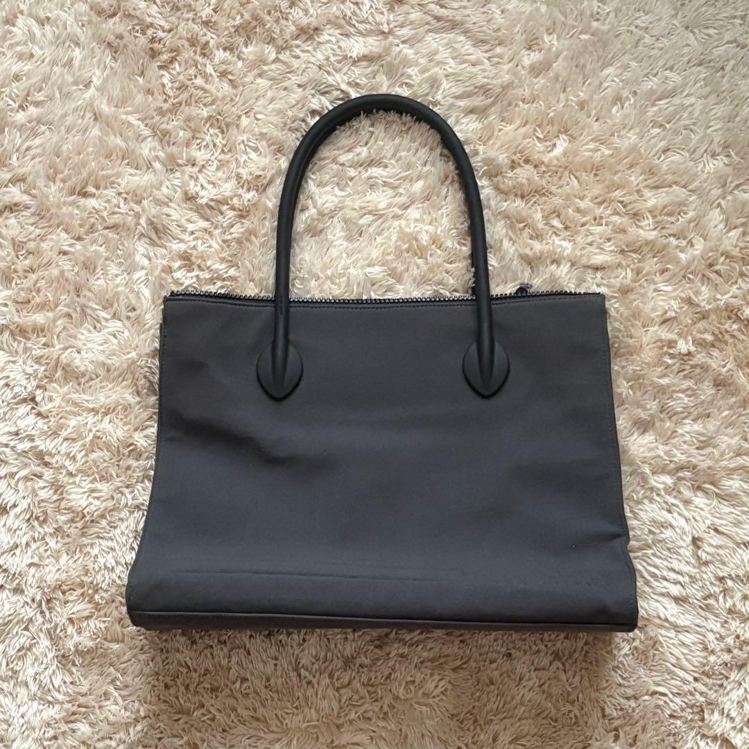 【希少】MIUMIU トートバッグ archive A4収納 ロゴ エンボス