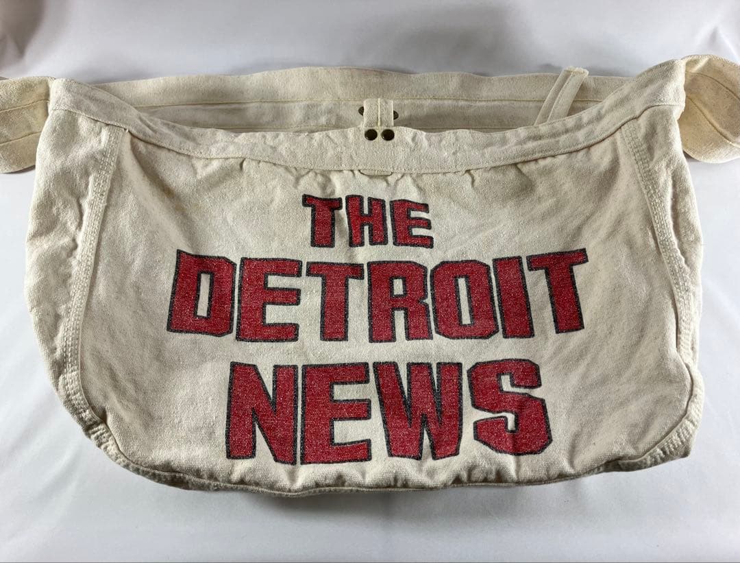 古着　ニュースペーパーバッグ