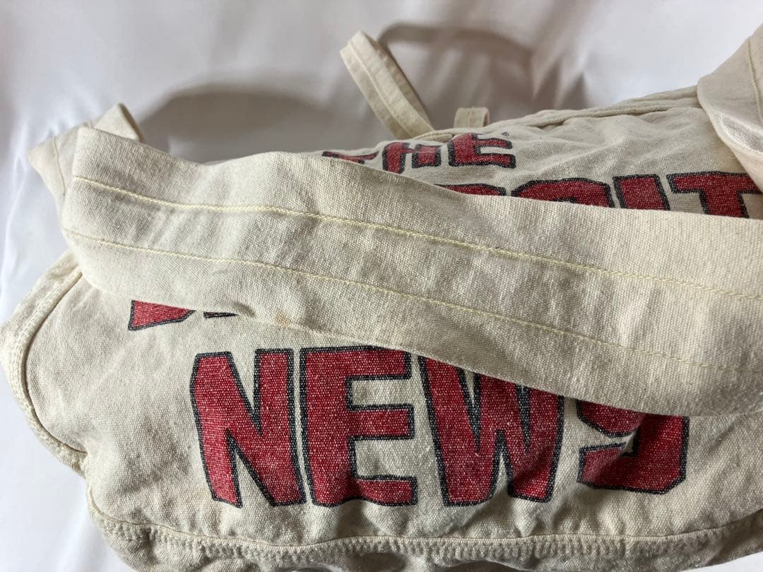 古着　ニュースペーパーバッグ