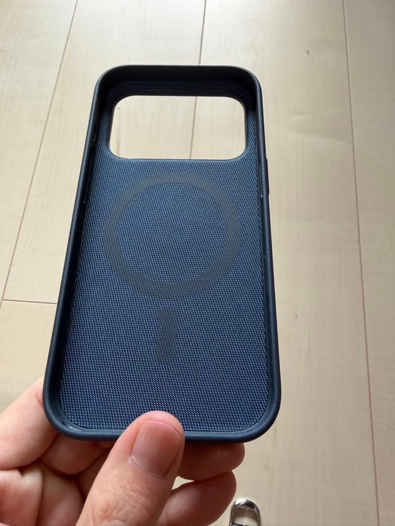 アイフォン17pro テックウーブンケース　紺色