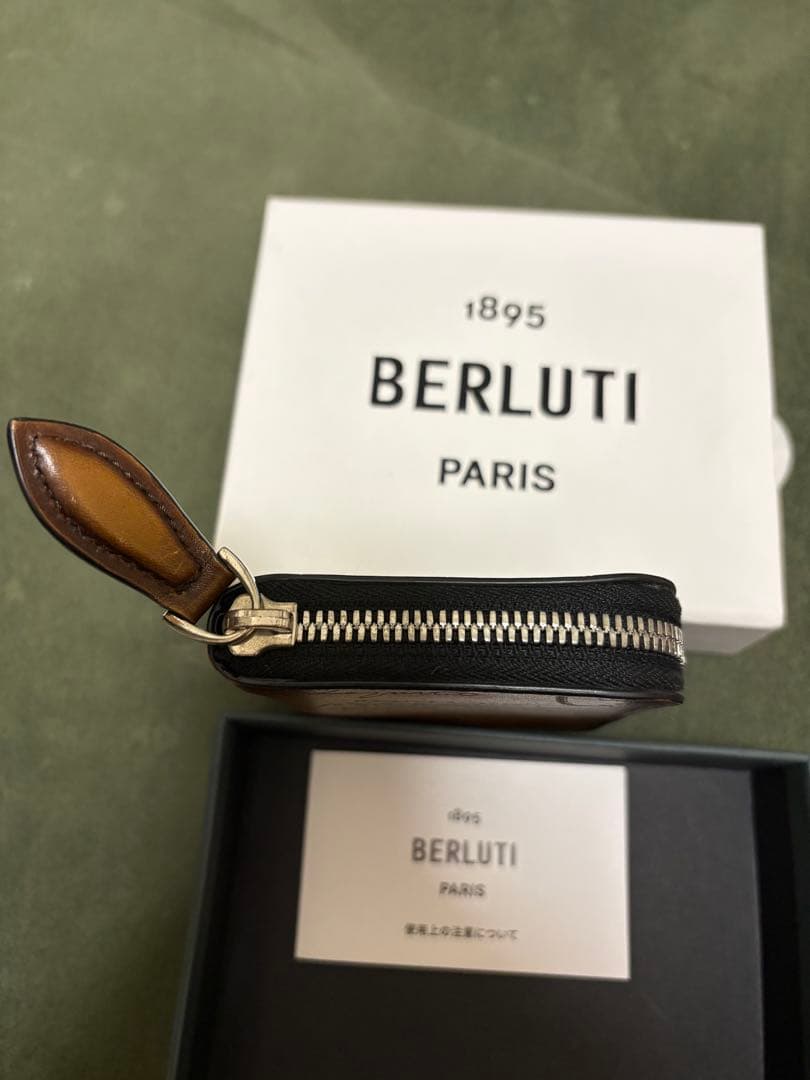 き*屋様 【未使用に近い】Berluti WAPA 財布 ワパ カリグラフィ