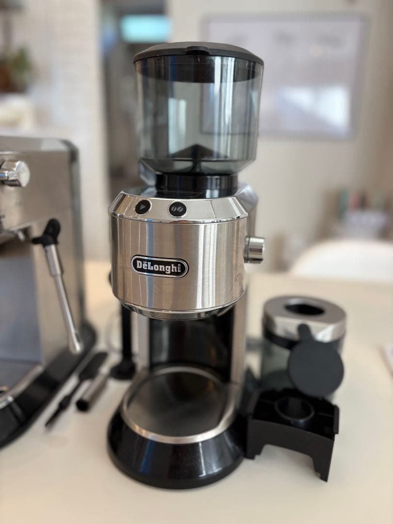 美品　デロンギDeLonghiエスプレッソマシン、グラインダーセット　おまけつき
