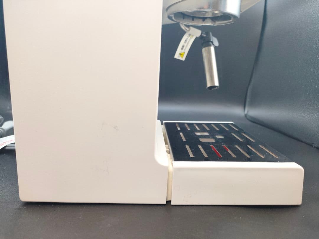 デロンギ エスプレッソ・カプチーノメーカー ECP3220J-W