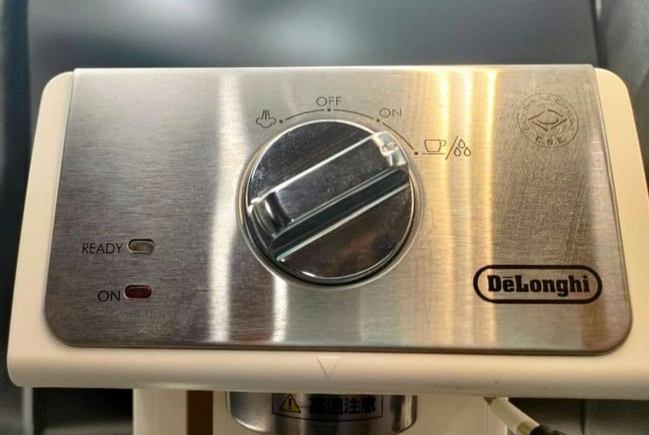 デロンギ エスプレッソ・カプチーノメーカー ECP3220J-W