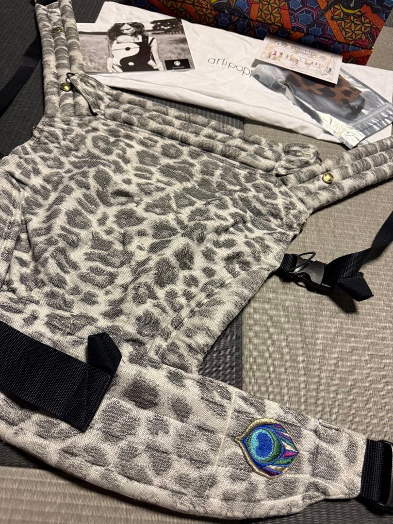 artipoppe アーティポッペ 抱っこ紐 レオパード 豹柄 グレー
