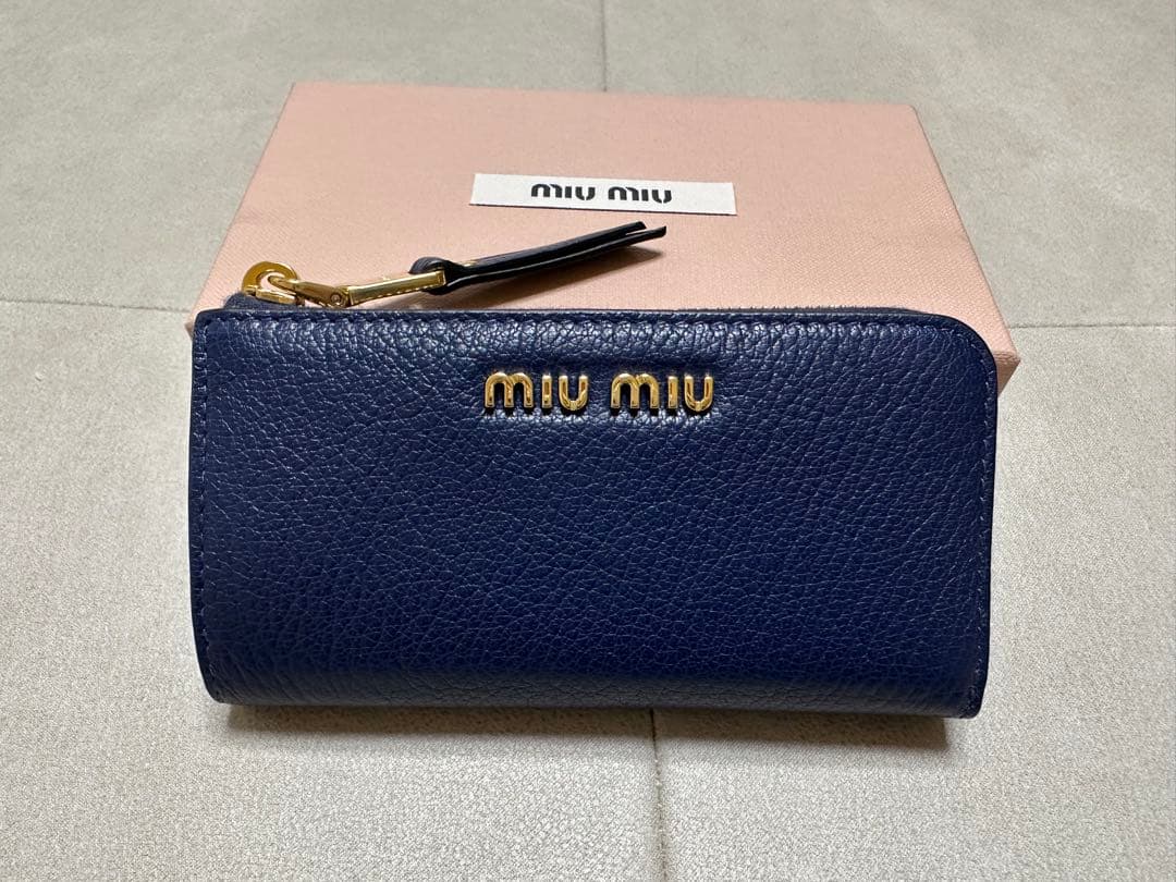 miu miu ネイビー レザー キーケース