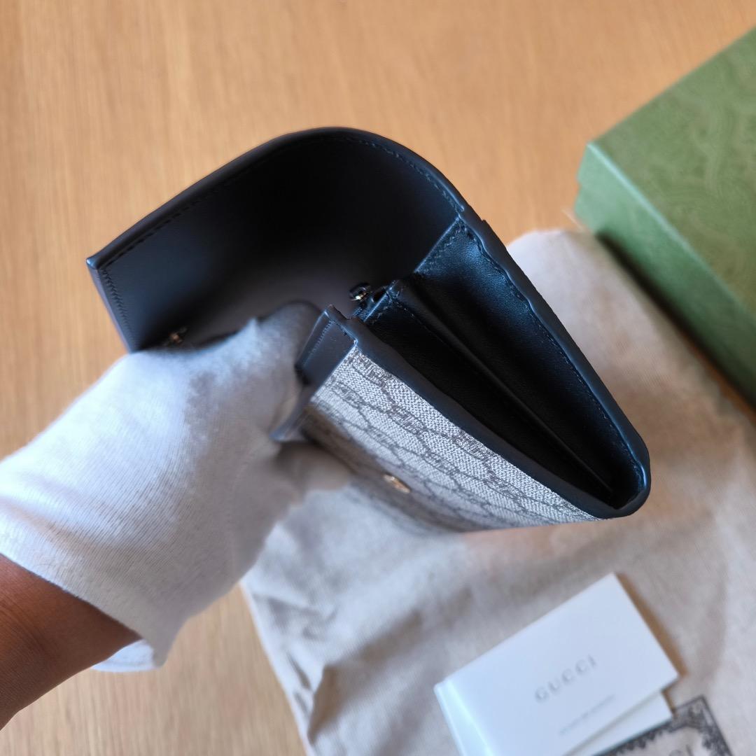 新品未使用！Gucci 人気 GGスプリーム ユニセックス 二つ折り長財布