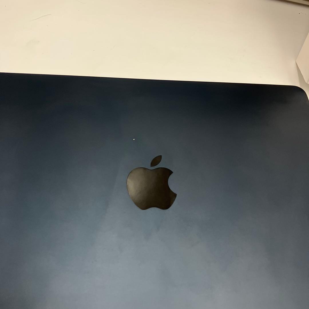 超美品　MacBook Air 2022_M2/8GB/256GB a2681