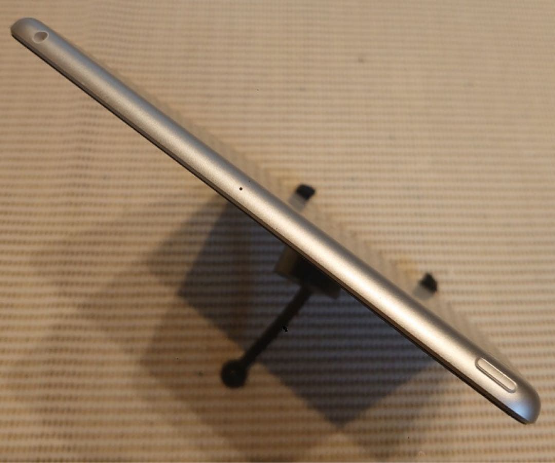 完動品iPad第9世代(A2602)本体64GBシルバー送料込2KFJK