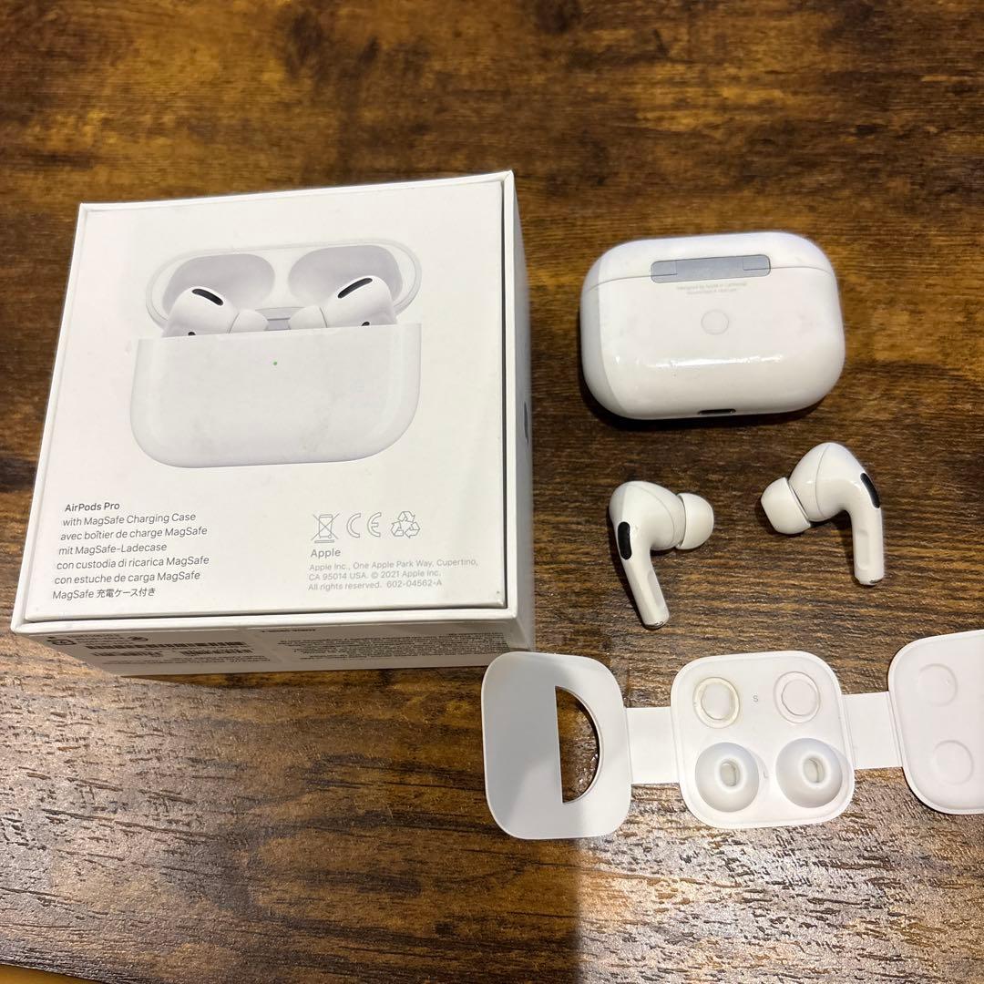 【最終値下げ】AirPods Pro 本体 + 充電ケース+箱付き