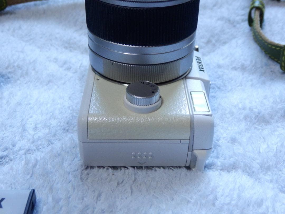 ⭕️ショット数５７６回★新品級★PENTAX Q レンズキット★白色★デジカメ