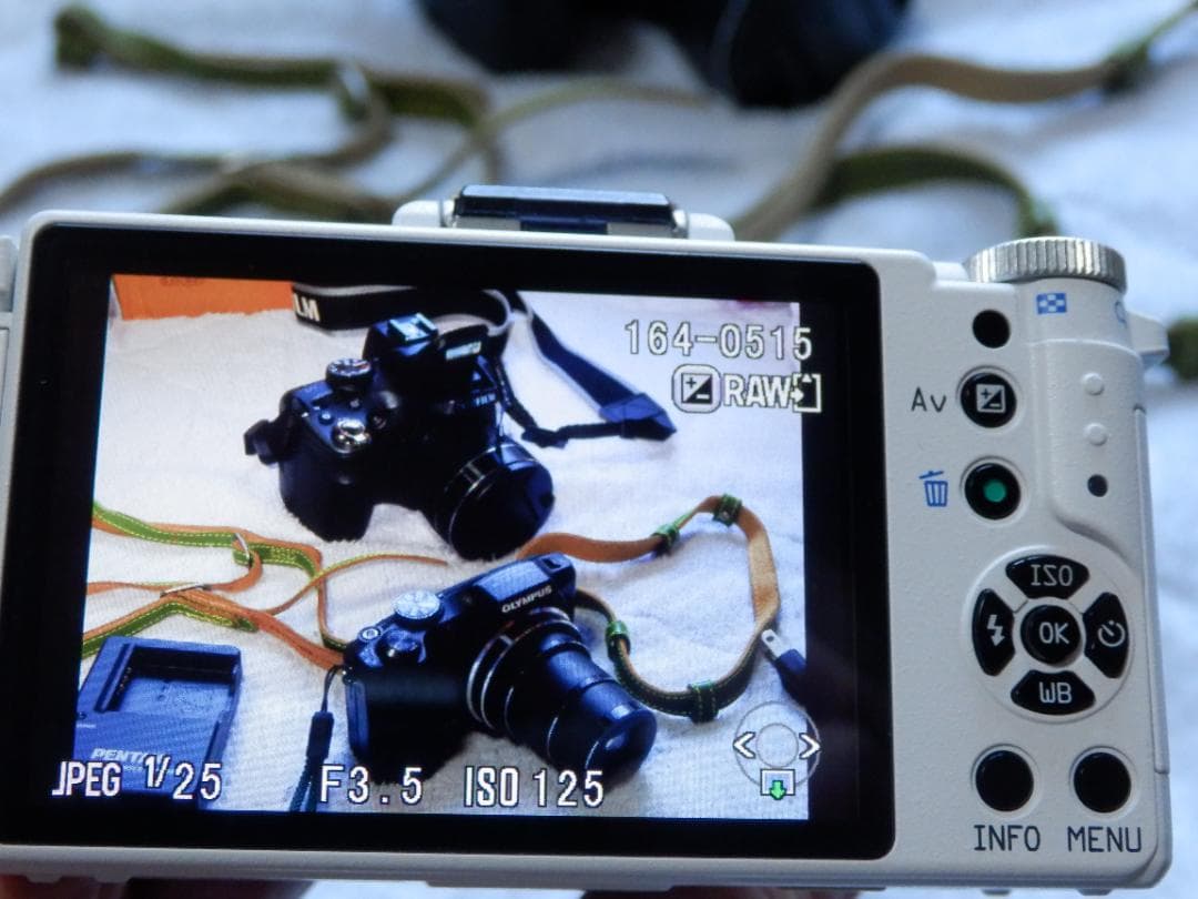 ⭕️ショット数５７６回★新品級★PENTAX Q レンズキット★白色★デジカメ