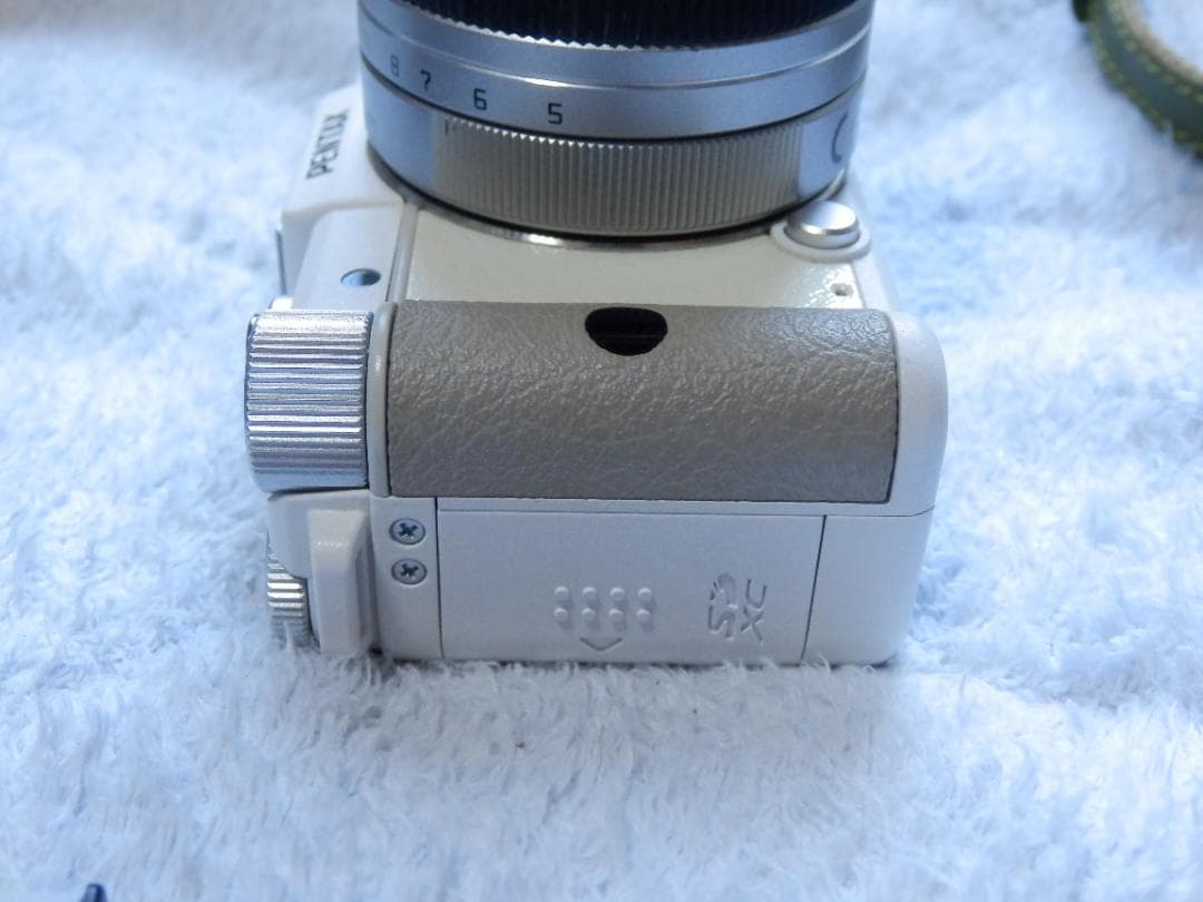 ⭕️ショット数５７６回★新品級★PENTAX Q レンズキット★白色★デジカメ