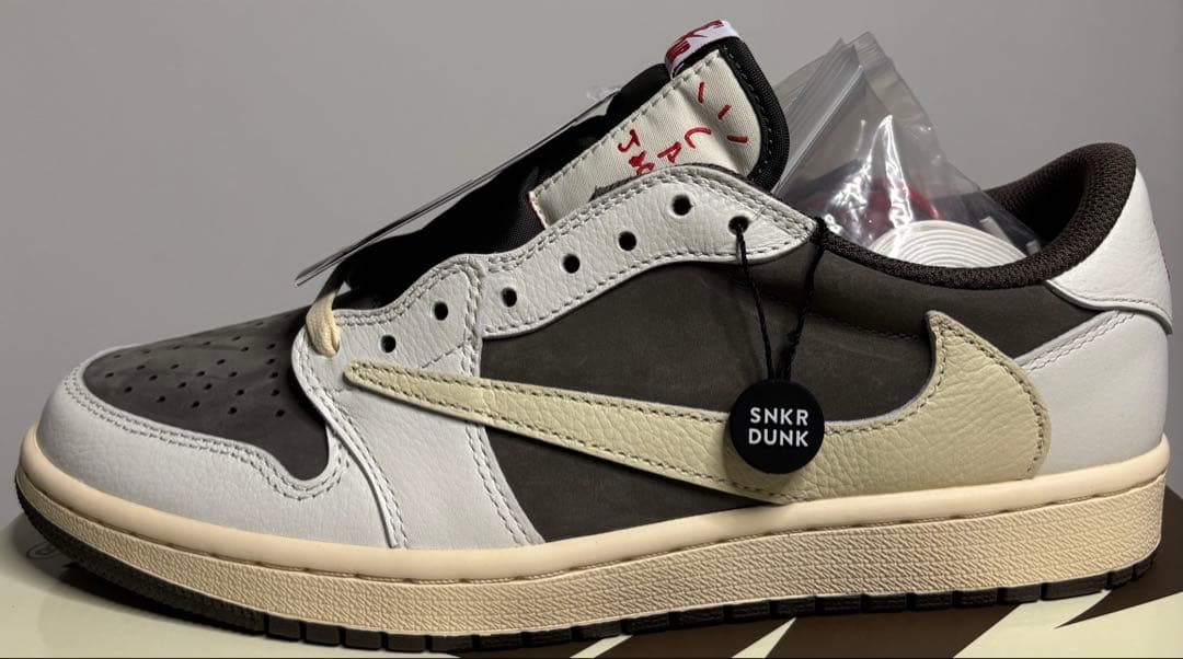 Travis Scott × Nike AJ1Low Reverse Mocha