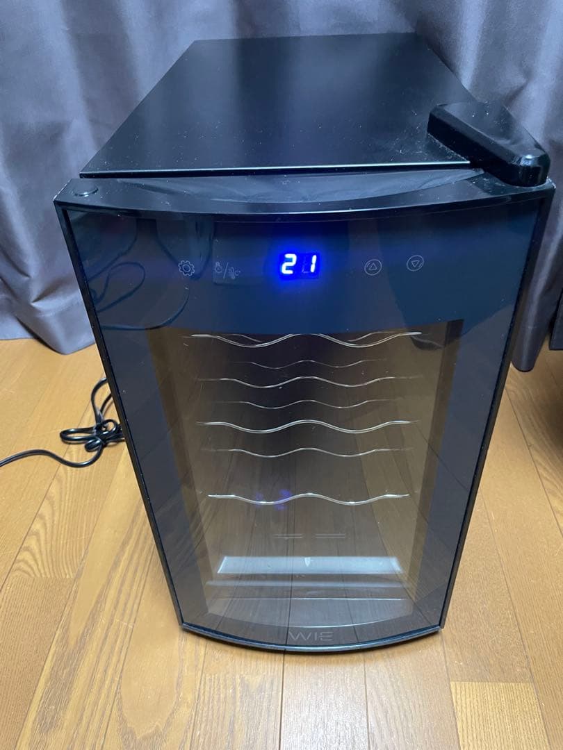 WIEワインセラー8本収納