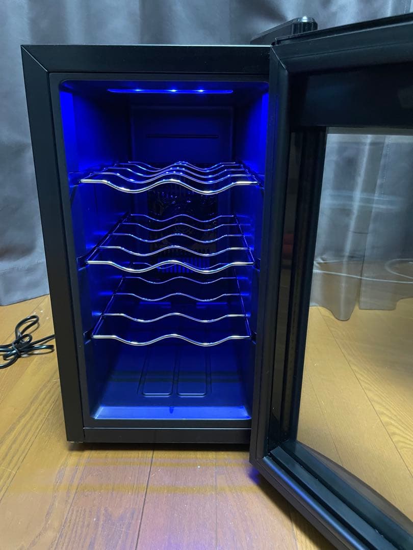 WIEワインセラー8本収納