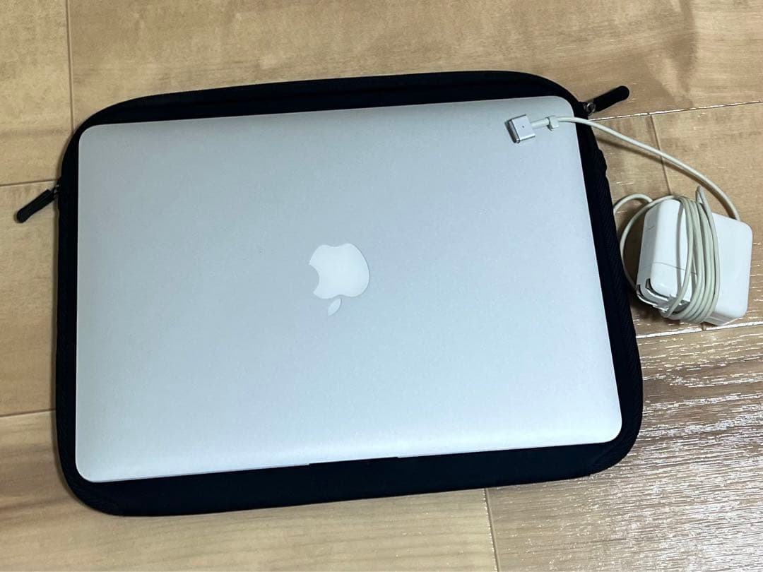 Apple MacBook Air 2017 8GB 13インチ 充電器付き