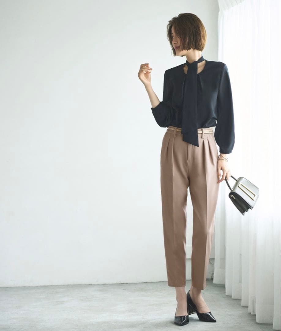 ノーカラーウエストタックペプラムパンツスーツs