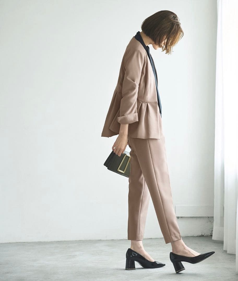 ノーカラーウエストタックペプラムパンツスーツs