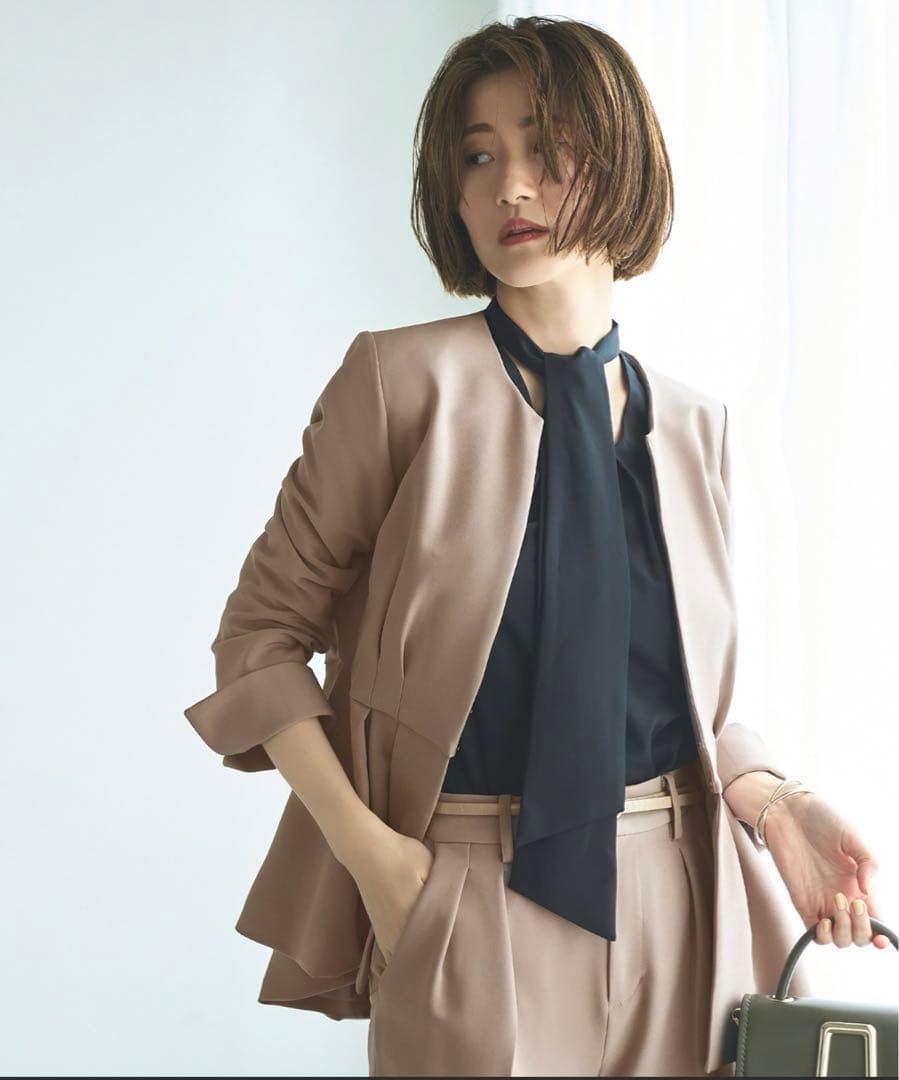 ノーカラーウエストタックペプラムパンツスーツs