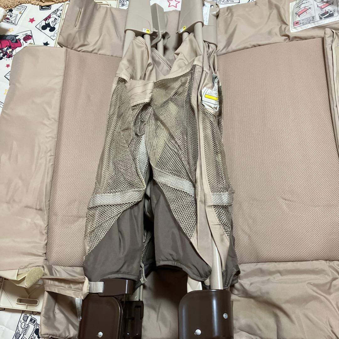 アップリカ　ココネルエアー折りたたみ式ベビーベッド ココアブラウン色