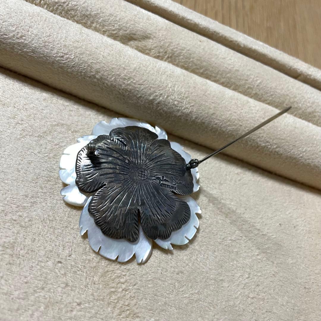 スティーブン・デュエック　白蝶貝　フラワーモチーフ ブローチ