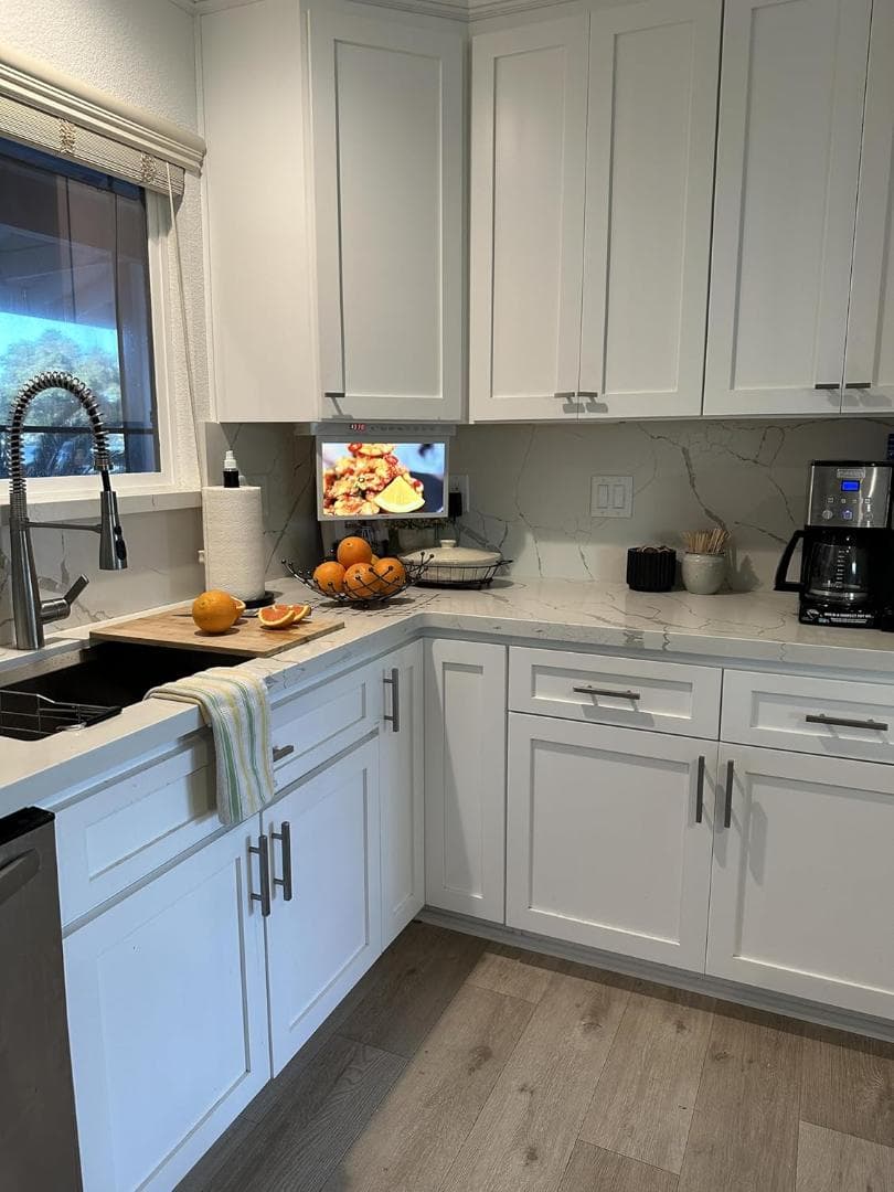 【未使用品】SYLVOX 15.6インチ キッチンテレビ