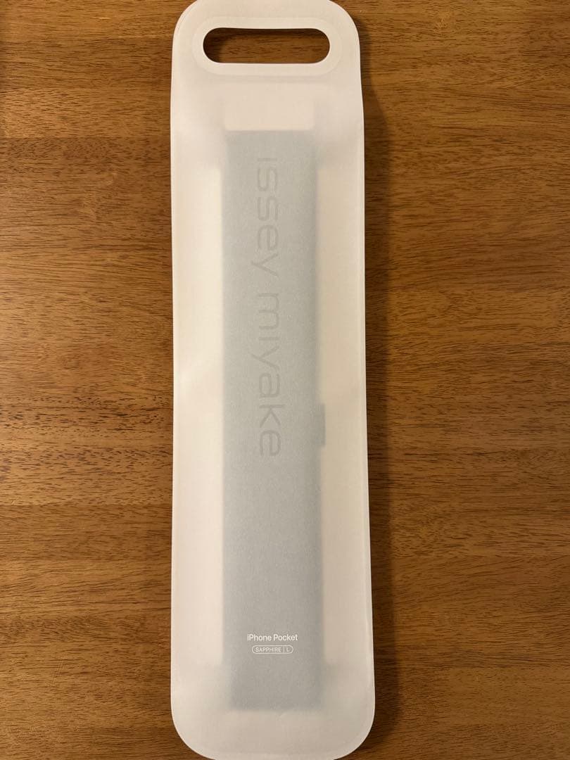 Apple iPhone Pocket ISSEY MIYAKE long 青