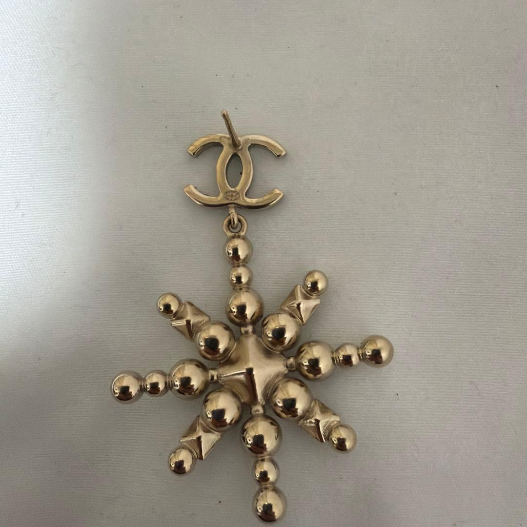 t*i様 CHANEL 雪の結晶モチーフ ピアス