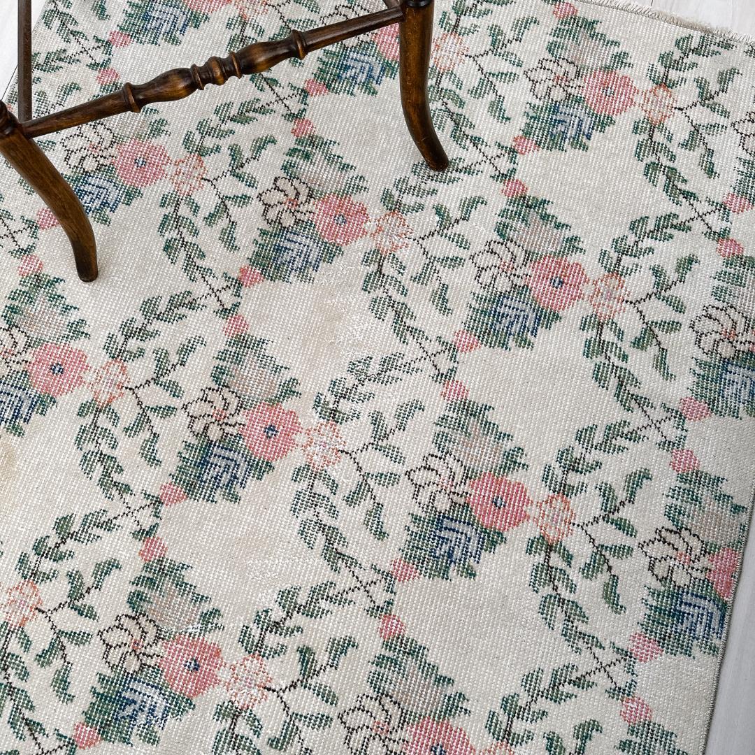 トルコ ヴィンテージラグ A117 クリーム コーラルピンク ダークグリーン