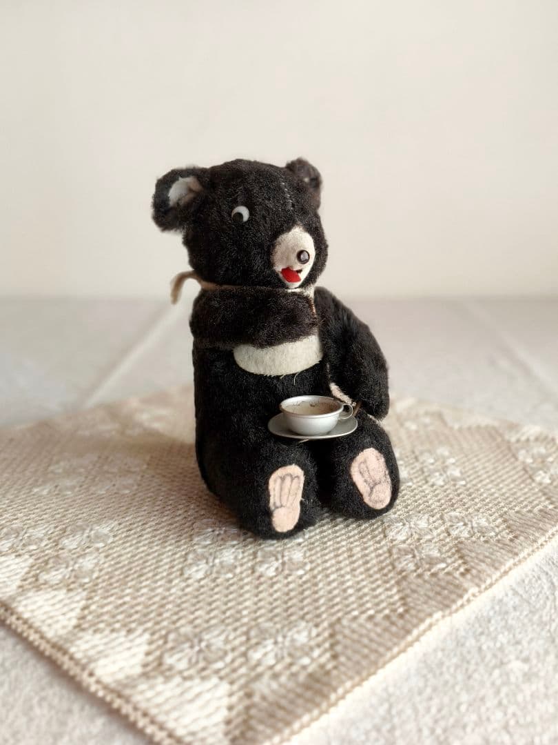 【꒰•̫͡•ོ꒱Chouさま】antique toy ❀ ミルクが好きなクマさん
