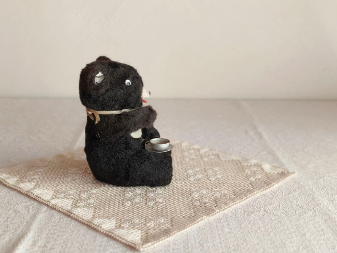 【꒰•̫͡•ོ꒱Chouさま】antique toy ❀ ミルクが好きなクマさん