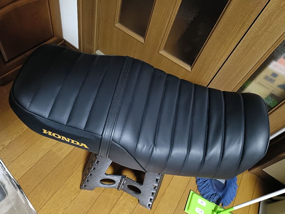 CB750 rc42 カスタムシート　ゴールドロゴ入り　張り替え未使用品