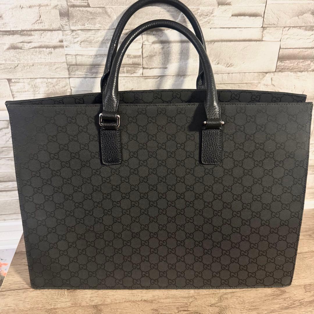 美品　グッチ　ビジネスバッグ　トートバッグ　GG柄　大容量　ブラック　黒