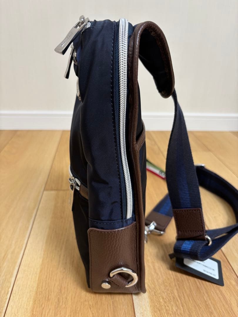 【新品同様 】Orobianco/オロビアンコ ボディバッグ　ネイビー