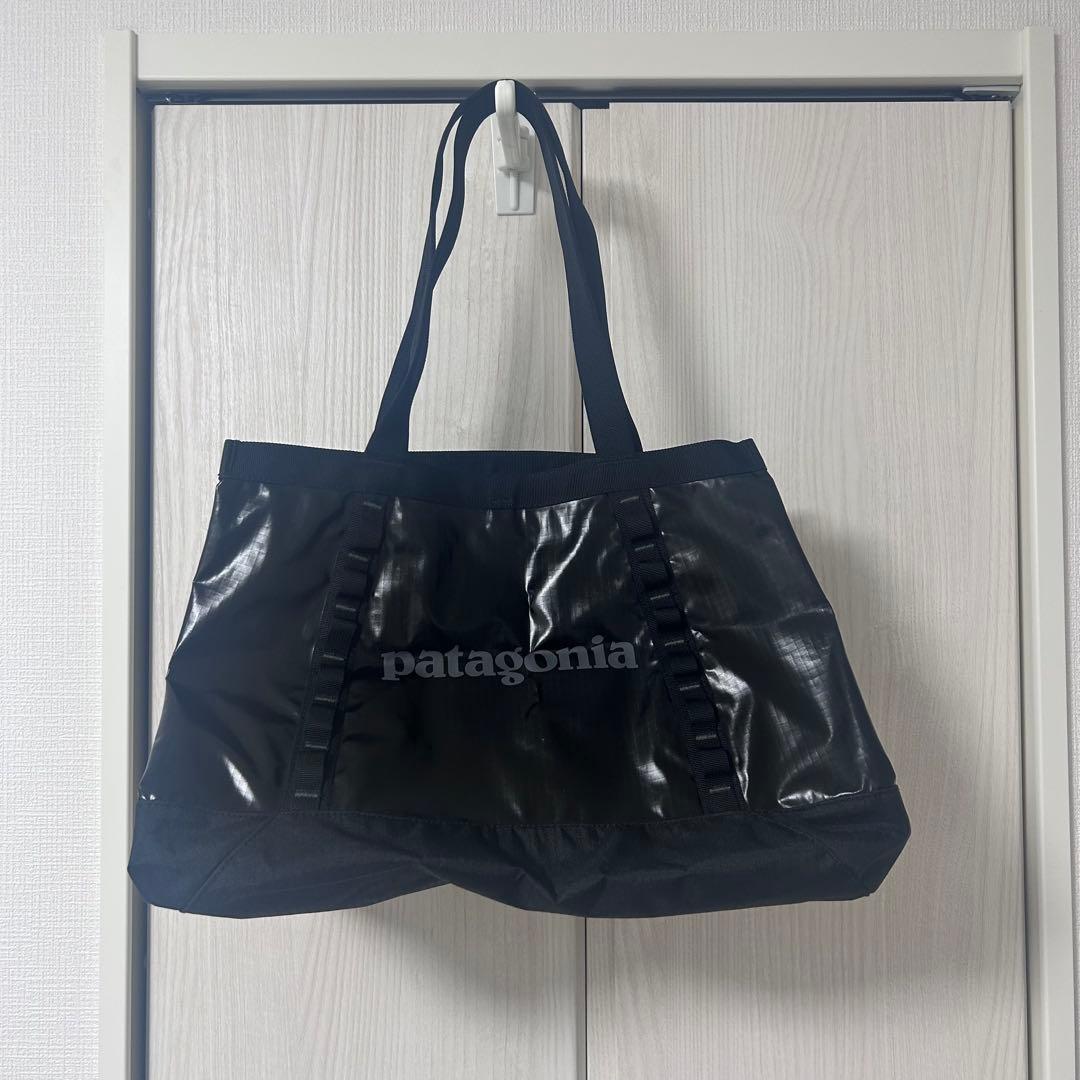 patagonia ブラック ホールトートバッグ アウトドア