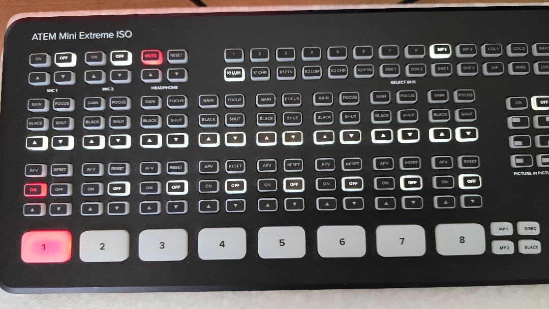 ATEM Mini Extreme ISO ライブストリーミング機器