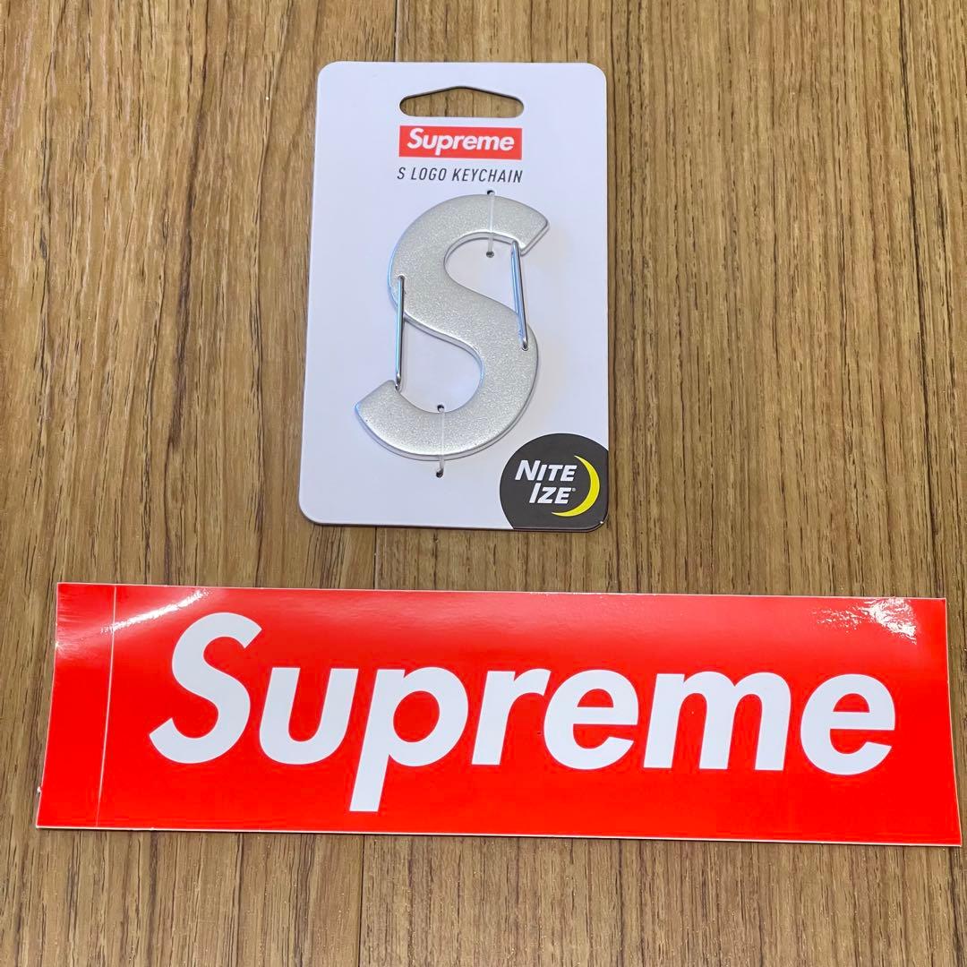 Supreme シュプリームNite Ize S Logo Keychain
