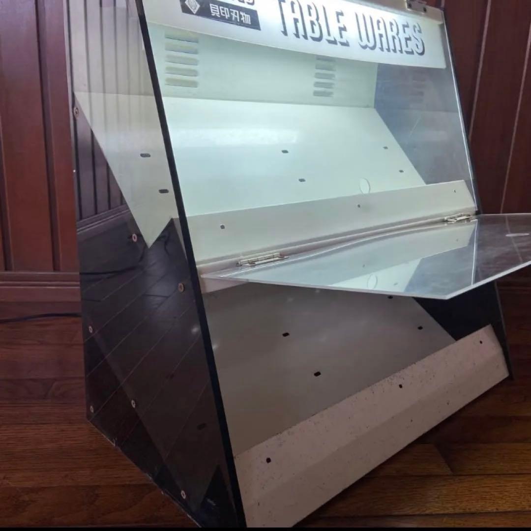 貝印　店舗什器　テーブルウェア　ショーケース　照明付き　点灯します