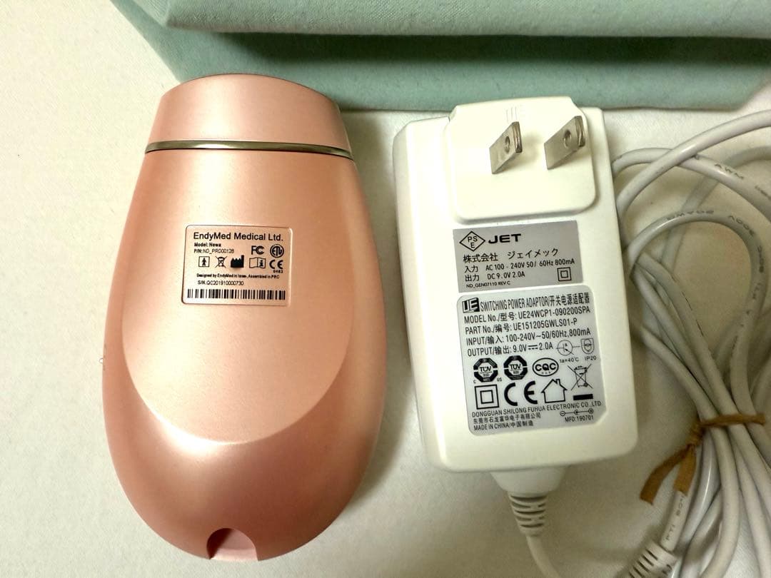 NEWAリフト ピンク 美顔器 RFラジオ波 本体＋ジェル＋充電器＋ポーチ付き