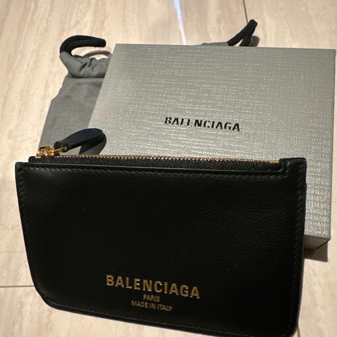 タイムセール中！BALENCIAGA ブラックケース