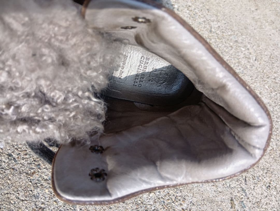 ブルネロクチネリ　ブラウンレザーのハイカットムートンブーツ