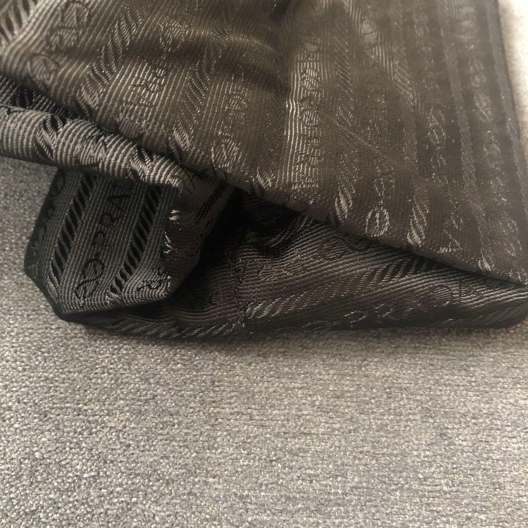 PRADA プラダ　黒色 巾着型ポーチ　バック　ポーチ　巾着